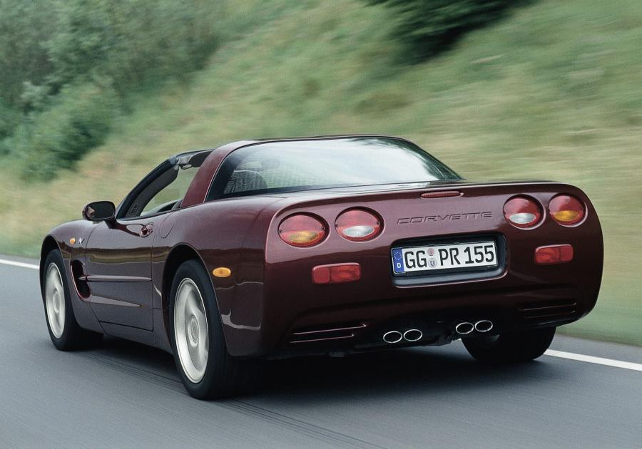  Chevrolet Corvette 2000 года  (фото 18 из 22)
